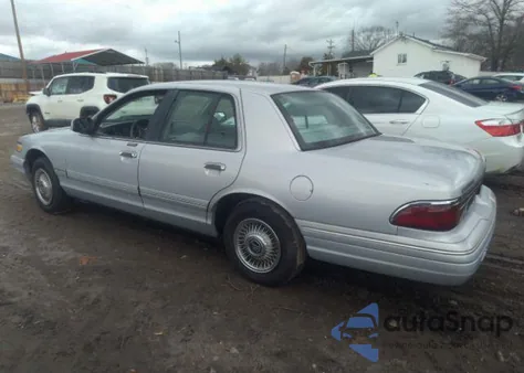 1997 Mercury Grand Marquis Gs z USA, uszkodzony, nr VIN 2MELM74W1VX658734